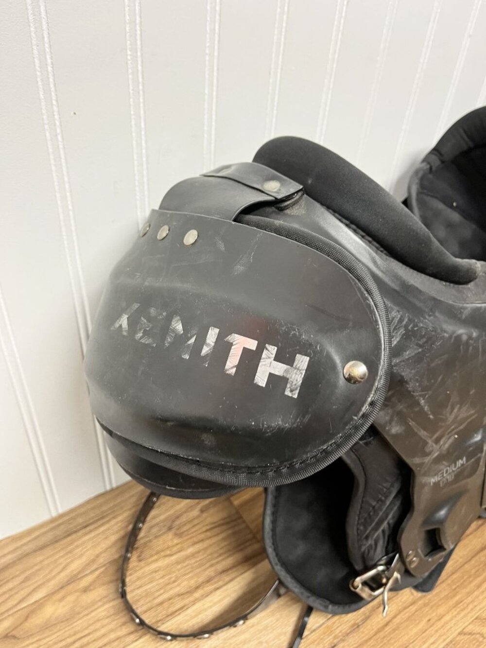 Xenith Velocity Pro Light Football Shoulder Pads Size Medium 17-18” Two Straps - Picture 7 of 16